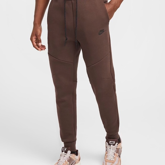 Nike Tech Fleece - Picture 2 of 14